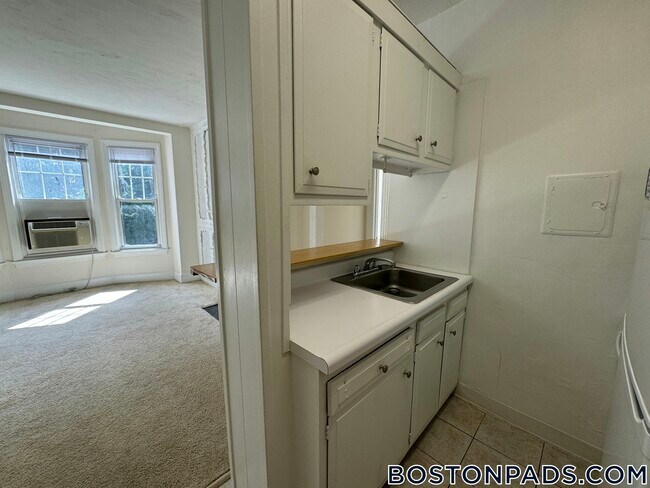 1223 Beacon St in Brookline, MA - Building Photo - Building Photo