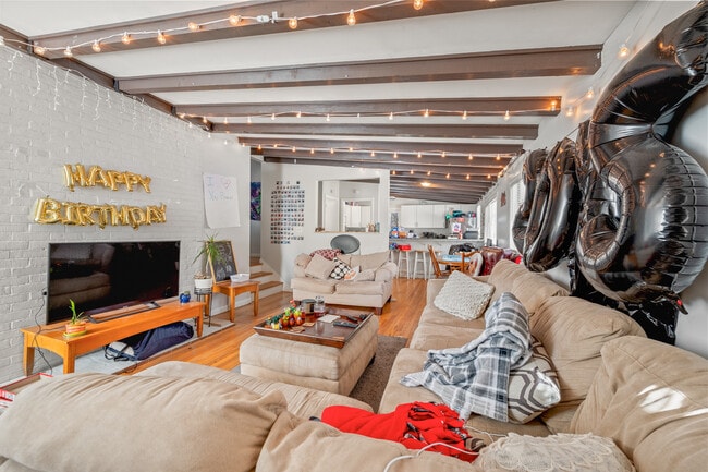 property at 5 Cobblestone Rd