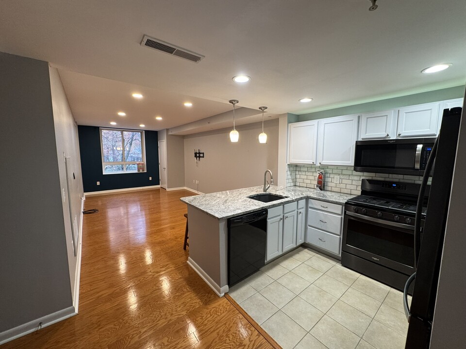 350 G St SW in Washington, DC - Building Photo