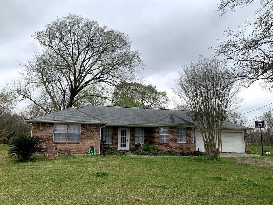 6202 Avenue P in Santa Fe, TX - Building Photo