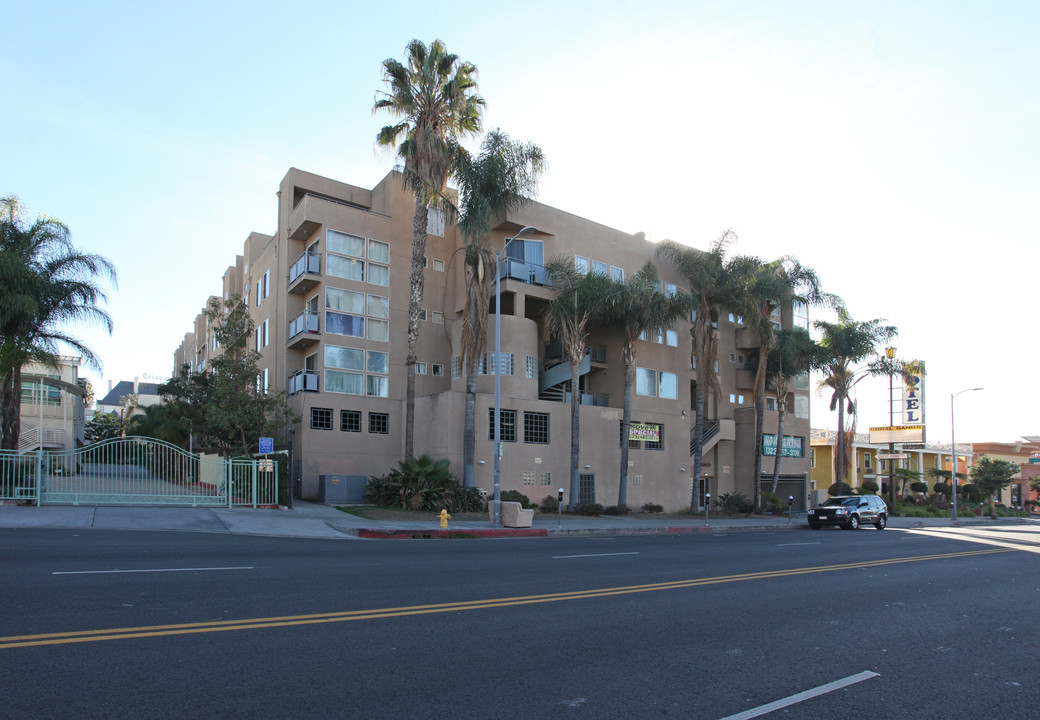 Le Grande Apartments in Los Angeles, CA - Building Photo