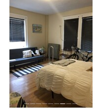 1377A Commonwealth Ave, Unit 3 in Boston, MA - Building Photo - Building Photo