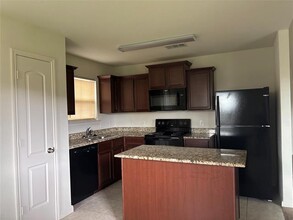 1702 Hot Springs Way in Princeton, TX - Foto de edificio - Building Photo