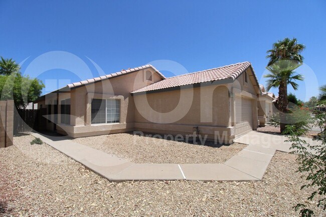 2316 E Kelton Ln in Phoenix, AZ - Foto de edificio - Building Photo