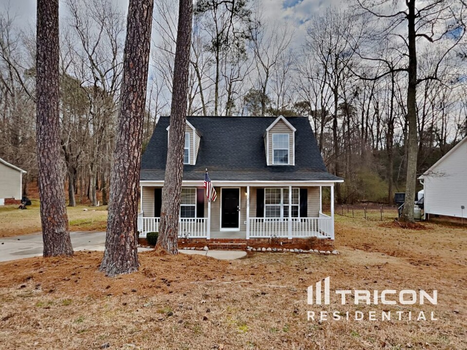 1210 Azalea Dr in Zebulon, NC - Building Photo