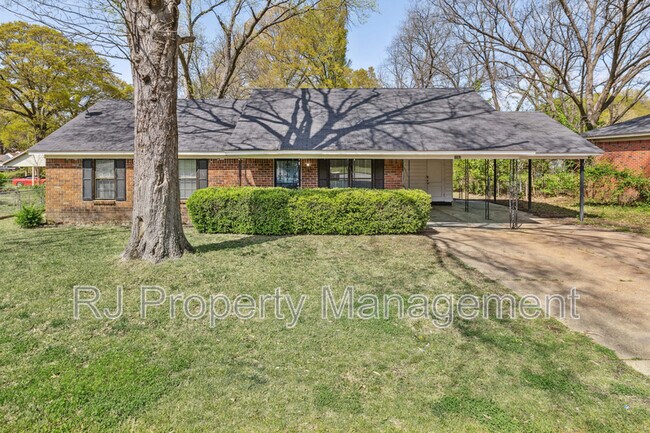 property at 1582 Whitney Ave
