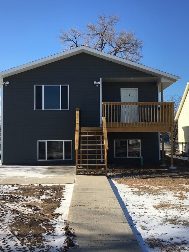 728 Haines Ave, Unit 2 in Rapid City, SD - Foto de edificio - Building Photo