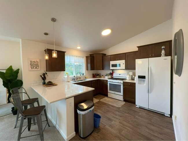 233 NW Cedar Ave in Redmond, OR - Building Photo - Building Photo