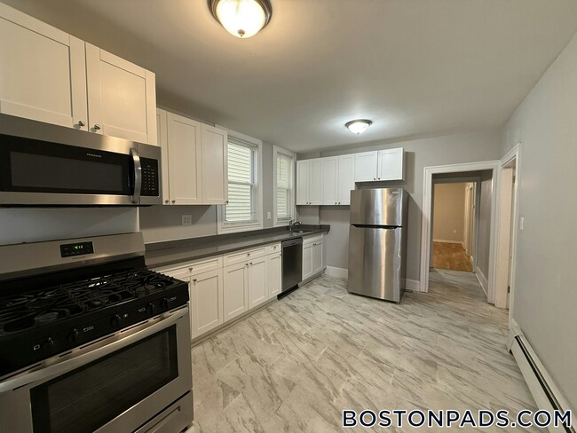 205 Chelsea St in Boston, MA - Building Photo - Building Photo