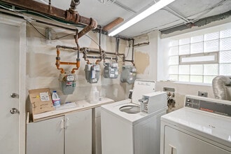 1210 W Addison St, Unit 2 in Chicago, IL - Foto de edificio - Building Photo