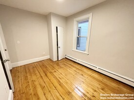 1574 Tremont St, Unit 3 in Boston, MA - Building Photo - Building Photo