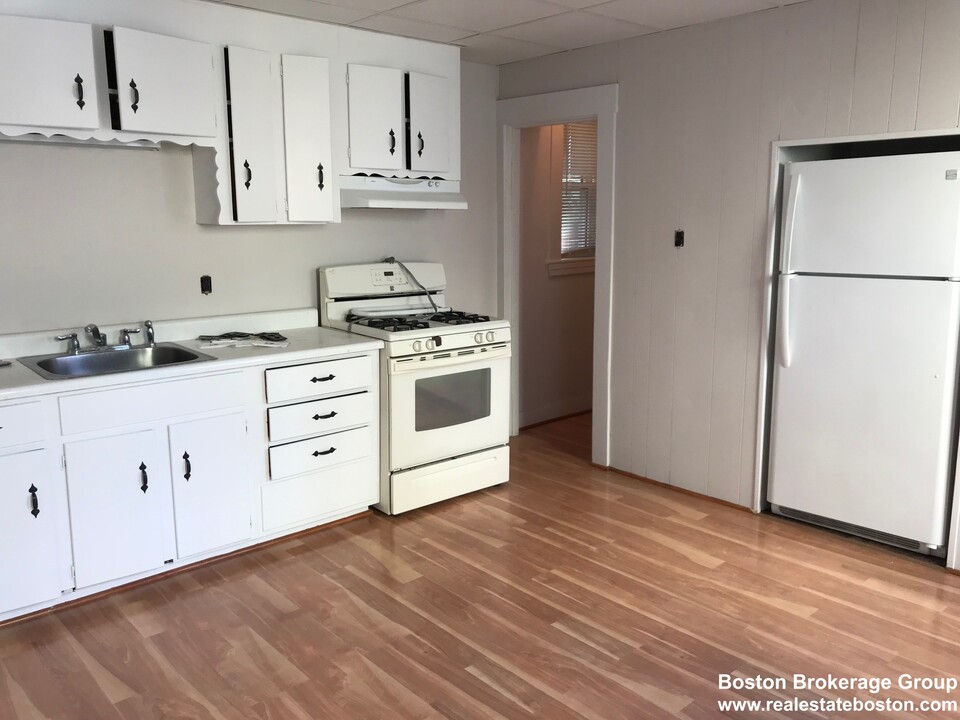 122 Buttonwood St, Unit 1 in Boston, MA - Building Photo