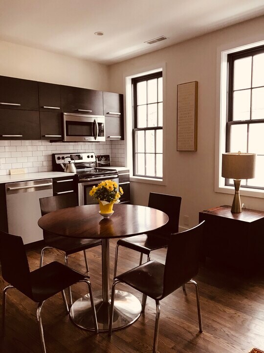 240 Fulton St in Philadelphia, PA - Building Photo