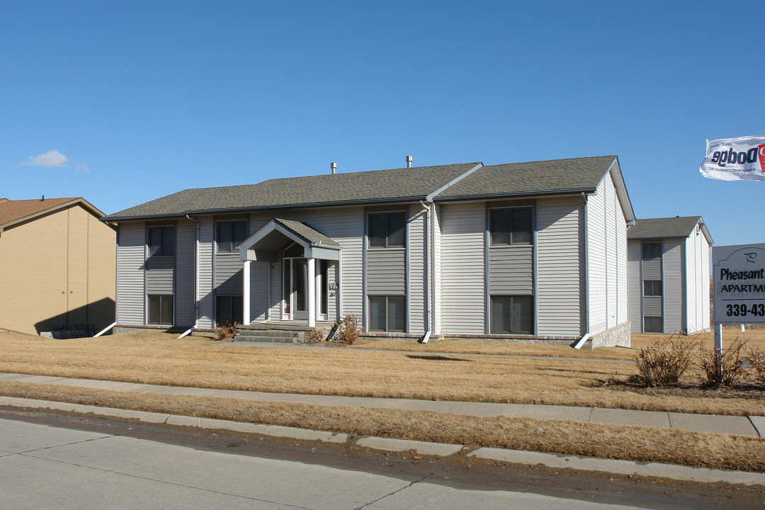 Pheasant Run Apartments in Papillion, NE - Foto de edificio