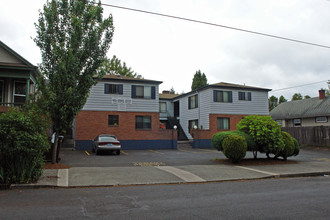 Mel-Grace Court in Portland, OR - Building Photo - Building Photo