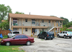 6 Apartments in Austin, TX - Building Photo - Building Photo