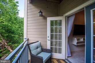 3003 Nicosh Cir-Unit -3305 in Falls Church, VA - Building Photo - Building Photo