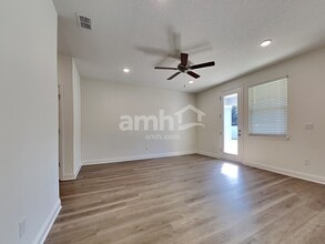 11667 Hillside Dr in Jacksonville, FL - Building Photo - Building Photo