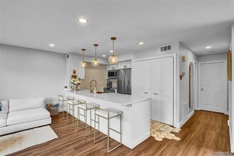 1 Anchorage Way in Freeport, NY - Building Photo - Building Photo