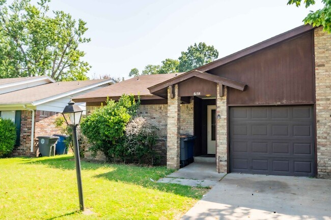 6135 S Troost Ave-Unit -6135 in Tulsa, OK - Foto de edificio - Building Photo