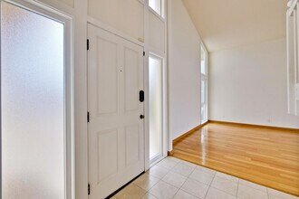 255 Shearwater Is in Foster City, CA - Foto de edificio - Building Photo