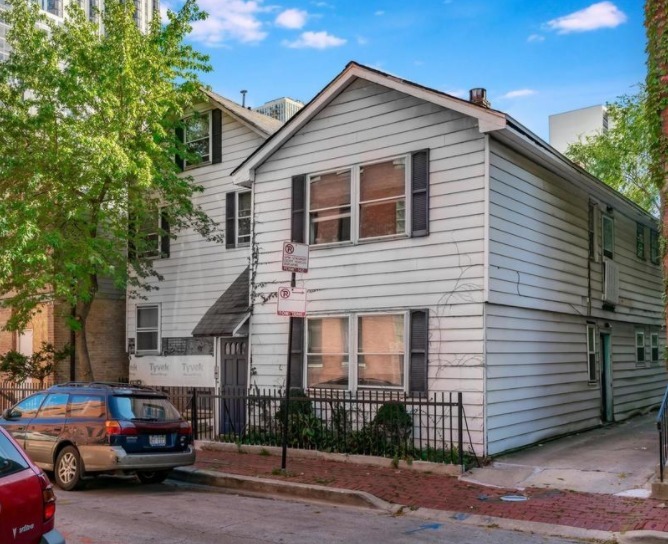 299 Menomonee St in Chicago, IL - Building Photo