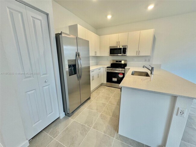 1355 SE 7th Ter in Homestead, FL - Building Photo - Building Photo