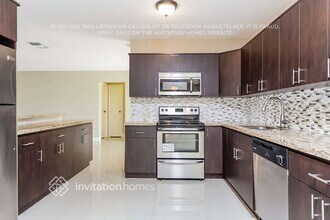 8320 NW 24th Pl in Sunrise, FL - Building Photo - Building Photo