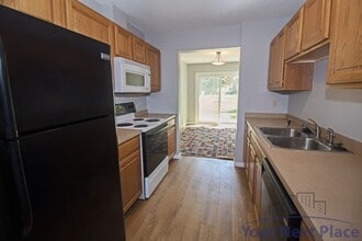 4340 Chatsworth Cir in Shoreview, MN - Building Photo - Building Photo