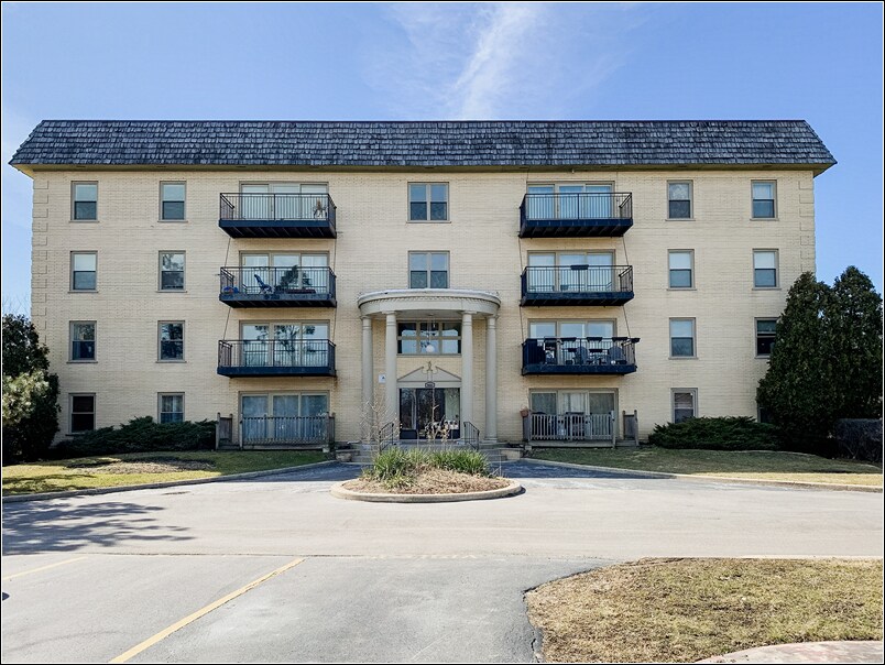 9601 Golf Rd in Des Plaines, IL - Foto de edificio