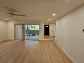 9636 Vía Rimini in Burbank, CA - Building Photo - Building Photo