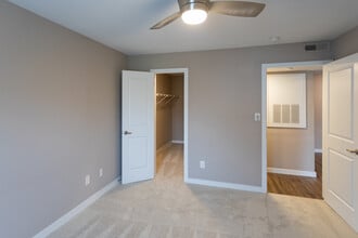Hampton Farms Apartments in Highland Heights, KY - Building Photo - Interior Photo