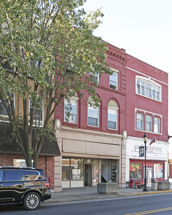 258 W Main St in Monongahela, PA - Building Photo - Building Photo