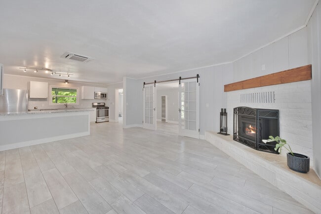 14492 Meadow Dr, Unit Upper Unit in Grass Valley, CA - Building Photo - Building Photo