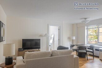 30 Park Ave in New York, NY - Building Photo - Building Photo