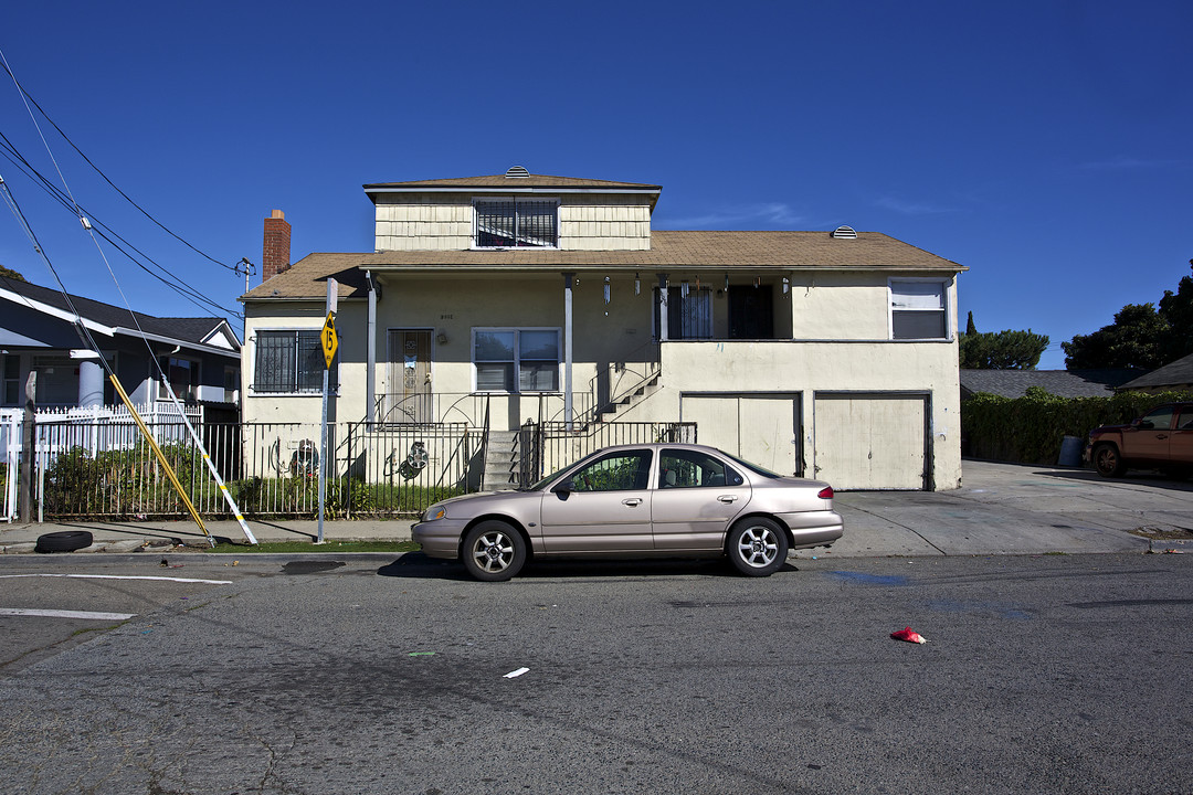 9940 D St in Oakland, CA - Building Photo