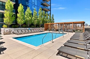 1201 W Adams St, Unit 912 in Chicago, IL - Building Photo