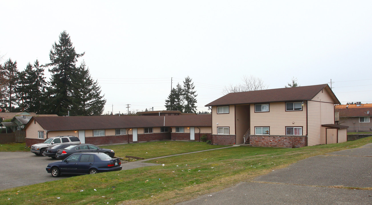 11004 Addison St SW in Lakewood, WA - Foto de edificio