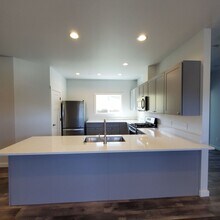 6305 Lake Pointe Wy in Sweet Home, OR - Building Photo - Building Photo