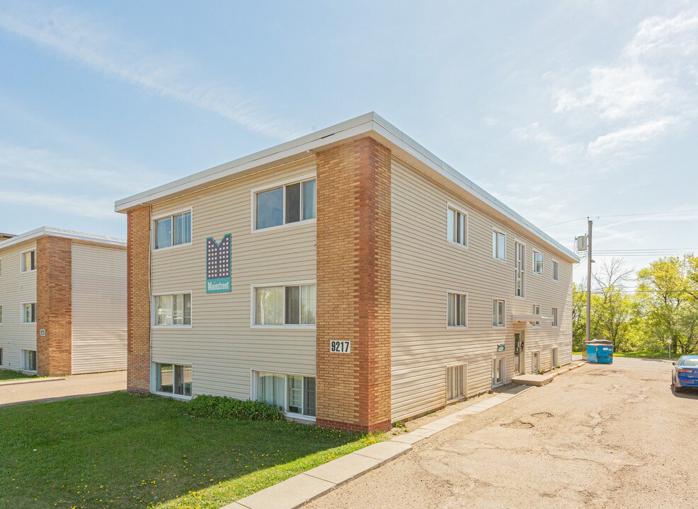 9217 Jasper Ave NW in Edmonton, AB - Building Photo