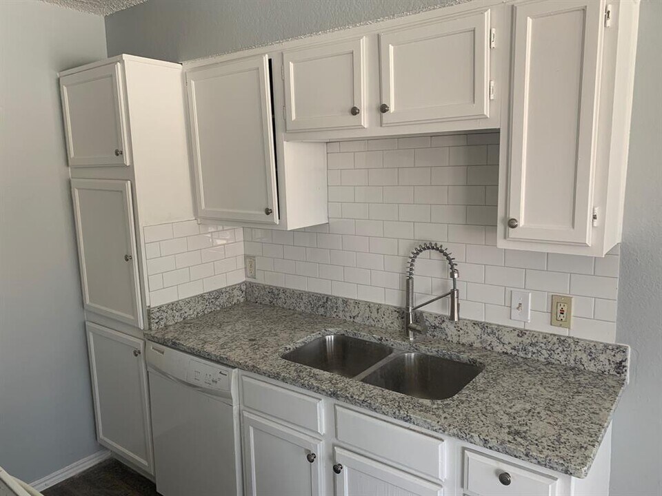 143 Allencrest Dr-Unit -C in White Settlement, TX - Building Photo