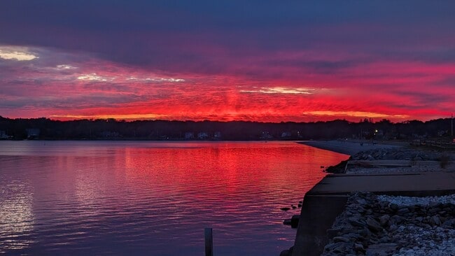 142 Bluff Ave, Unit Upstairs in Swansea, MA - Building Photo - Building Photo