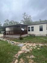 8458 Sweetleaf Ln in Plantersville, TX - Building Photo