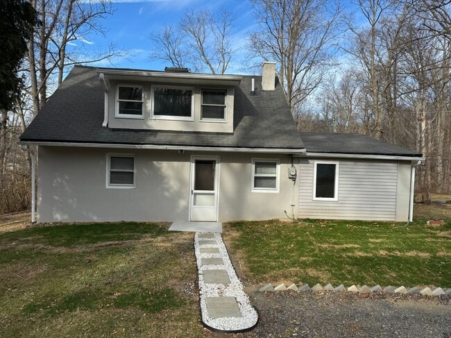 property at 752 Norwood Rd