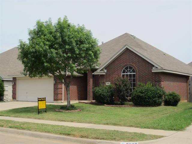 8633 Saranac Trail in Fort Worth, TX - Building Photo