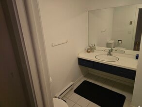 18 Bridge St, Unit 1B in Sag Harbor, NY - Foto de edificio - Building Photo