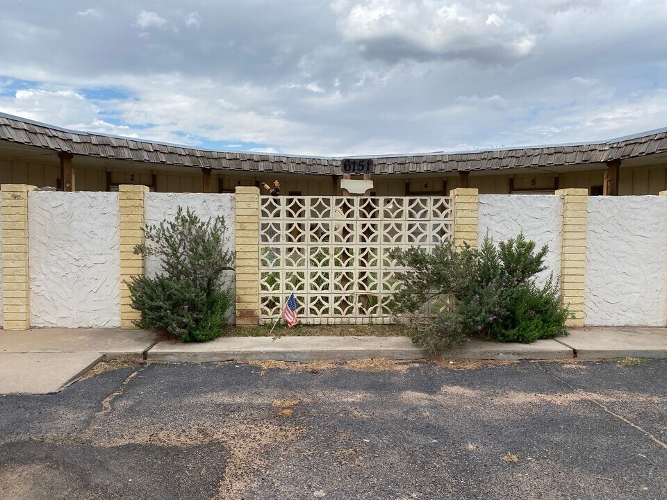 6151 Denis Ln in Odessa, TX - Building Photo