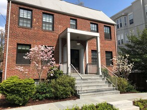 Rhodes Street Apartments in Arlington, VA - Building Photo - Interior Photo