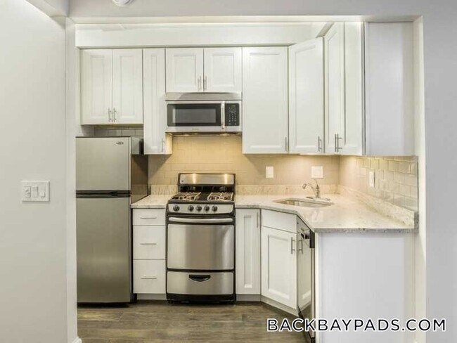 52 Clearway St in Boston, MA - Foto de edificio - Building Photo