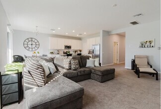 3047 Adams Cross Dr in Zephyrhills, FL - Building Photo - Building Photo